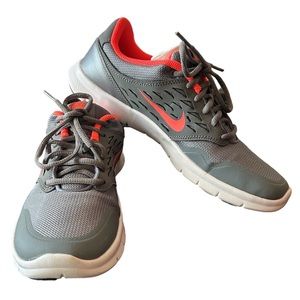 NWOT NIKE "Orive" Gray Running Sneaker - Sz 9